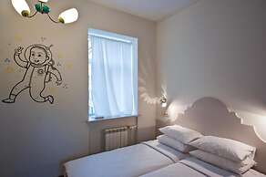 Hostel Friends Graffiti