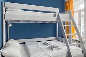 Hostel Friends Graffiti