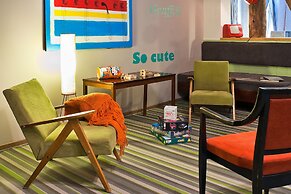 Hostel Friends Graffiti