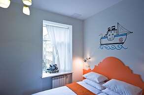 Hostel Friends Graffiti