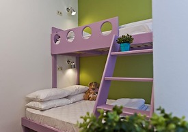 Hostel Friends Graffiti