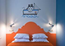 Hostel Friends Graffiti