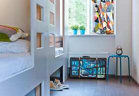 Hostel Friends Graffiti