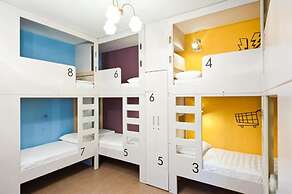 Hostel Friends Graffiti