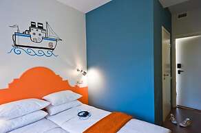 Hostel Friends Graffiti