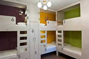 Hostel Friends Graffiti