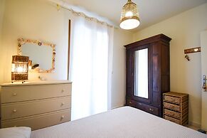 Areos Galaxy Apartments With Beach View