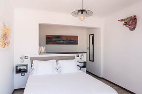 Puerta Catedral Holiday Suites