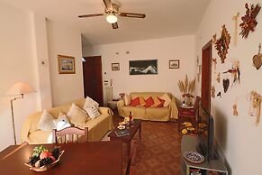 Central Apartment On The Beach With Balcony, Wi-fi Air Conditioning Pa
