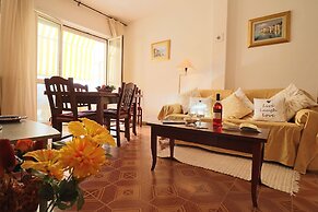 Central Apartment On The Beach With Balcony, Wi-fi Air Conditioning Pa