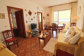 Central Apartment On The Beach With Balcony, Wi-fi Air Conditioning Pa
