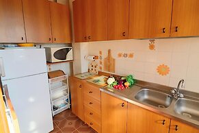 Central Apartment On The Beach With Balcony, Wi-fi Air Conditioning Pa