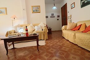 Central Apartment On The Beach With Balcony, Wi-fi Air Conditioning Pa