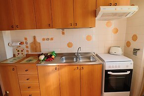 Central Apartment On The Beach With Balcony, Wi-fi Air Conditioning Pa