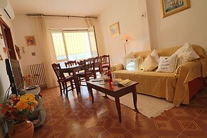 Central Apartment On The Beach With Balcony, Wi-fi Air Conditioning Pa