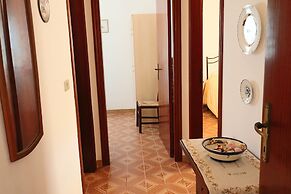 Central Apartment On The Beach With Balcony, Wi-fi Air Conditioning Pa