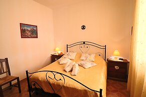 Central Apartment On The Beach With Balcony, Wi-fi Air Conditioning Pa