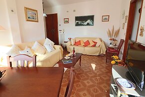 Central Apartment On The Beach With Balcony, Wi-fi Air Conditioning Pa
