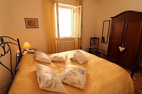 Central Apartment On The Beach With Balcony, Wi-fi Air Conditioning Pa