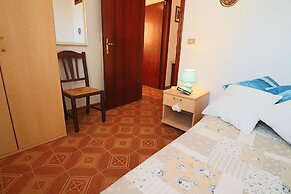 Central Apartment On The Beach With Balcony, Wi-fi Air Conditioning Pa