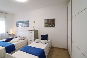 Luisa Holiday House With Air Conditioning And Balcony