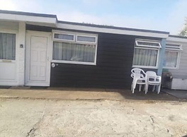 2 Bedroom Chalet Near the Beach
