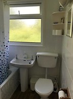 2 Bedroom Chalet Near the Beach