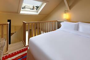 Le Belgrand Hotel Paris Champs Elysees, Tapestry by Hilton