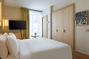 Le Belgrand Hotel Paris Champs Elysees, Tapestry by Hilton