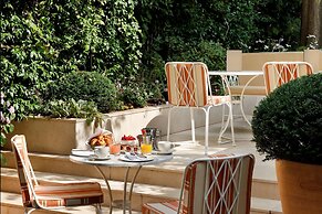 Le Belgrand Hotel Paris Champs Elysees, Tapestry by Hilton