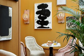 Le Belgrand Hotel Paris Champs Elysees, Tapestry by Hilton