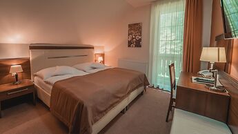 Kupele Cerveny Klastor Smerdzonka