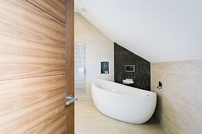 Carus House @ Carus Green