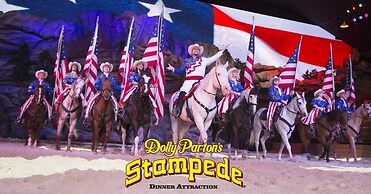 201 Colonial Crest Pigeon Forge Retreat