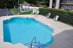 201 Colonial Crest Pigeon Forge Retreat