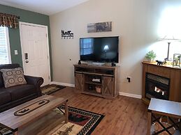 201 Colonial Crest Pigeon Forge Retreat