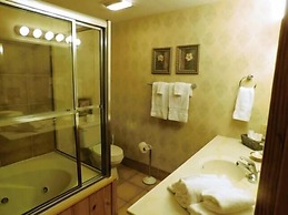 3106 Golf View Hillcrest In The Heart of it All