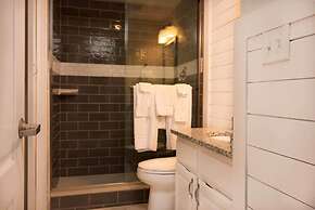 1504 Golf View Towers Above It All