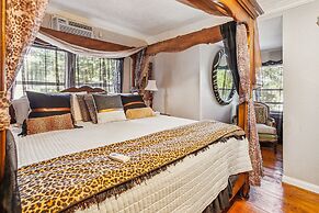 The Old Downtown Historic Grand Prairie House 4 Bedroom Home by RedAwn