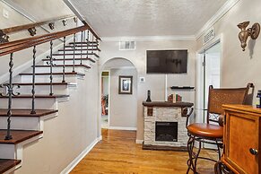 The Old Downtown Historic Grand Prairie House 4 Bedroom Home by RedAwn