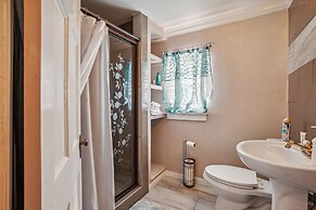 The Old Downtown Historic Grand Prairie House 4 Bedroom Home by RedAwn