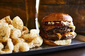 Kimpton Armory Hotel Bozeman by IHG