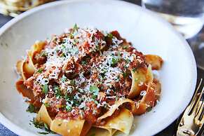 Kimpton Armory Hotel Bozeman by IHG