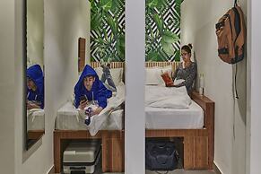 Minimalist Poshtel and Suites - Hostel