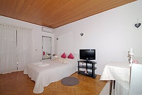 Apartment Sweet Romantic