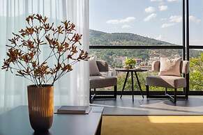 The Lynx Mountain Resort