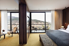 The Lynx Mountain Resort