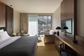 The Lynx Mountain Resort