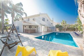 Luxury 4 Bedroom Villa With Private Pool, Sotira Villa 1301