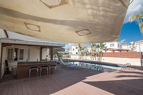 Luxury 4 Bedroom Villa With Private Pool, Sotira Villa 1301